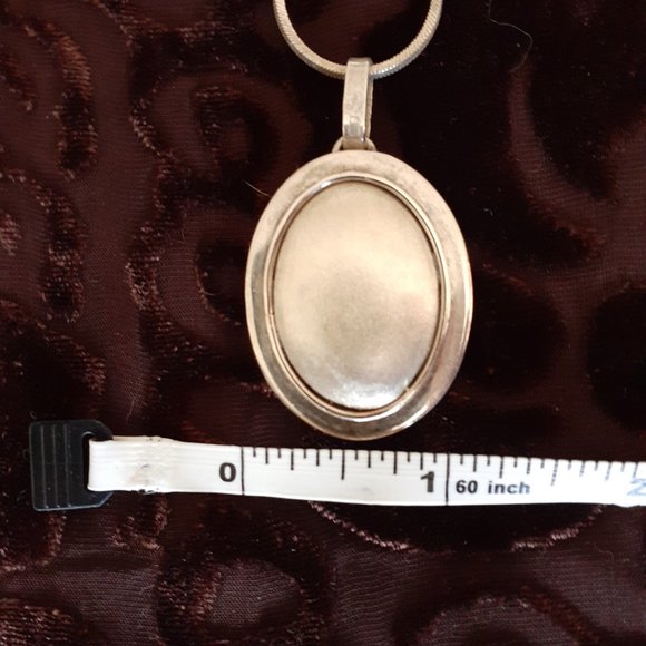 Pendant with chain - Picture 4 of 10